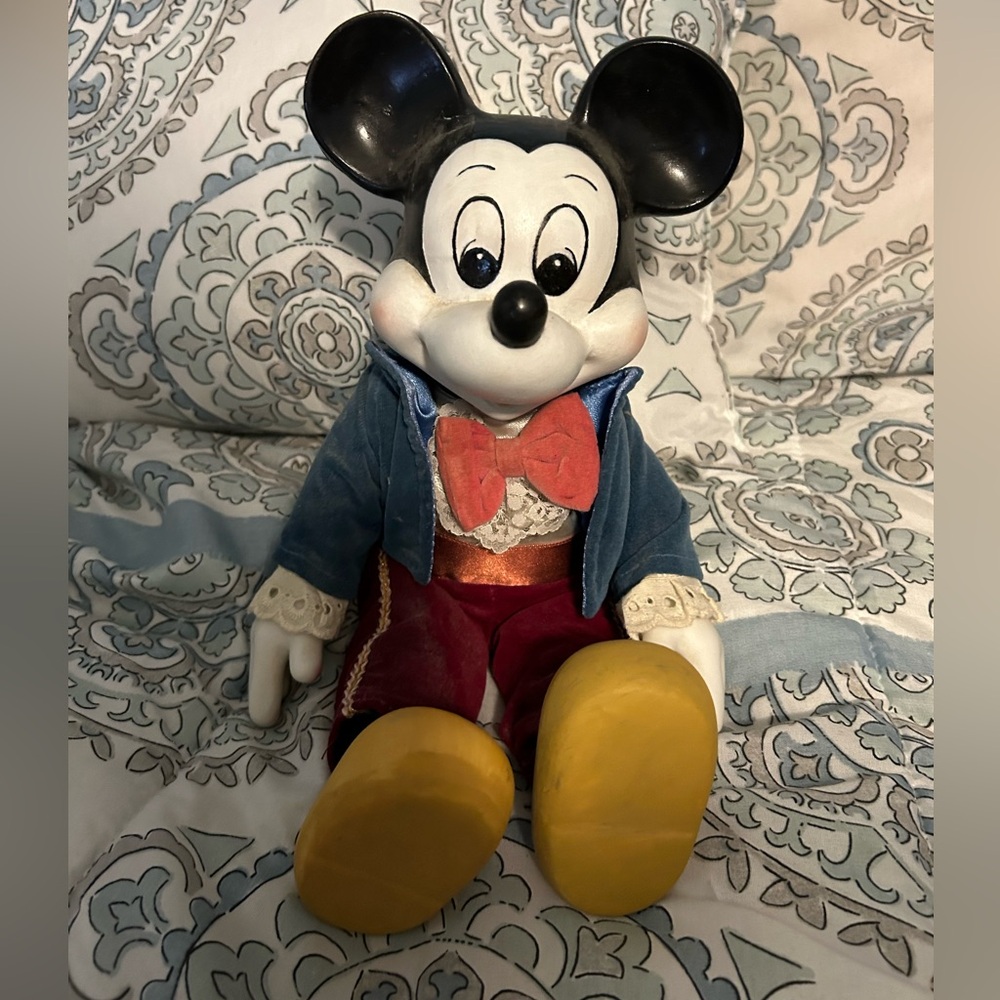Ceramic Mickey Mouse music box (still plays)